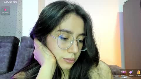 Snapshot of emma_sandovaal chatting on December 7, 3:31 am Emma online show from December 7, 3:31 am