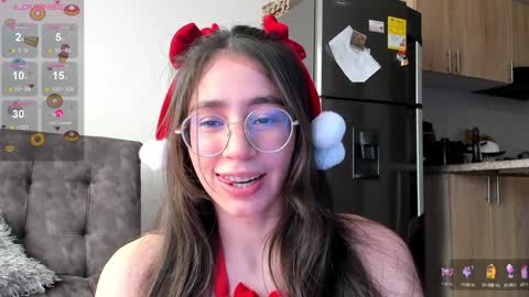 Snapshot of emma_sandovaal chatting on December 21, 6:23 pm Emma online show from December 21, 6:23 pm