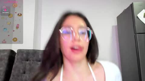 Snapshot of emma_sandovaal chatting on February 12, 4:54 am Emma online show from February 12, 4:54 am