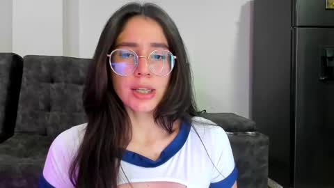 Snapshot of emma_sandovaal chatting on March 5, 4:34 am Emma online show from March 5, 4:34 am