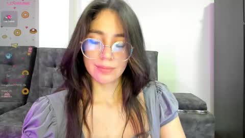 Snapshot of emma_sandovaal chatting on February 25, 8:14 am Emma online show from February 25, 8:14 am