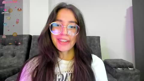 Snapshot of emma_sandovaal chatting on February 28, 2:20 am Emma online show from February 28, 2:20 am