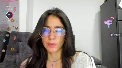 Snapshot of emma_sandovaal chatting on February 16, 5:15 am Emma online show from February 16, 5:15 am