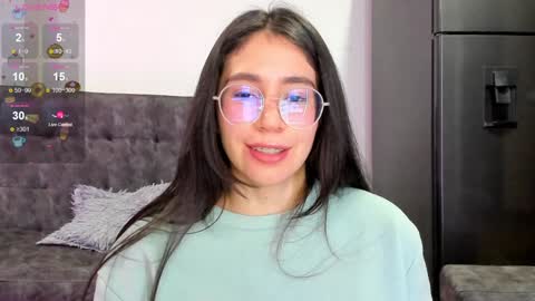 Snapshot of emma_sandovaal chatting on December 23, 2:13 am Emma online show from December 23, 2:13 am