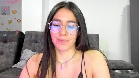 Snapshot of emma_sandovaal chatting on February 14, 7:59 am Emma online show from February 14, 7:59 am