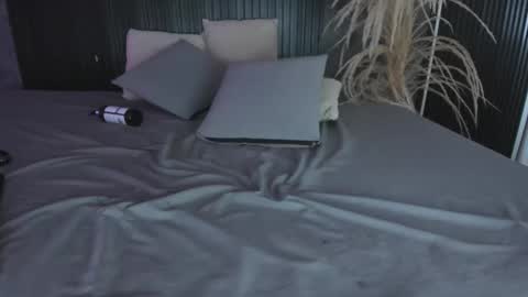 emmaclark_1 online show from March 6, 9:36 pm