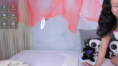 emmaclark_1 online show from October 17, 8:13 pm