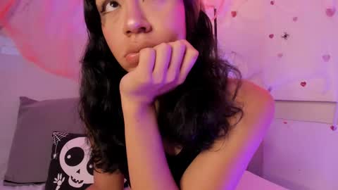 emmaclark_1 online show from October 7, 8:38 pm