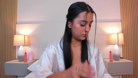 emmaespencer  online show from May 9, 11:49 am
