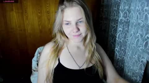 Snapshot of emmafrizea chatting on October 22, 10:11 pm Hello Im newMake me cumPVT 12tk for min ALL INCLUSIVE online show from October 22, 10:11 pm