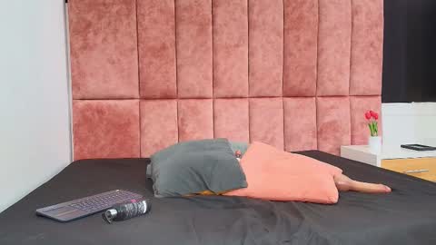 E M M A   online show from March 7, 3:23 pm