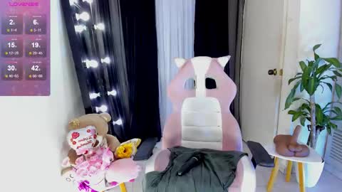 Emma Russell online show from October 9, 10:59 pm