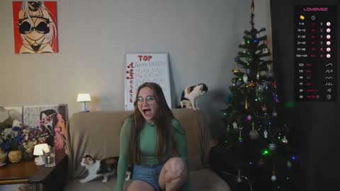 Mia online show from December 16, 4:24 pm