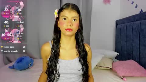 Snapshot of emmie_bunny chatting on October 17, 11:31 pm Emmie online show from October 17, 11:31 pm