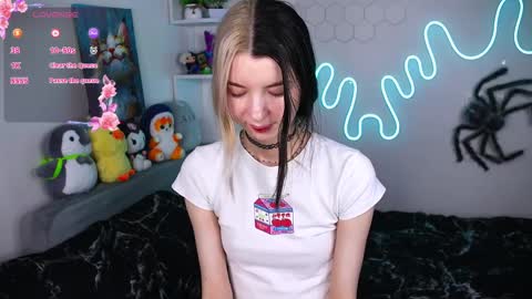 emmie_everly online show from April 8, 8:01 pm