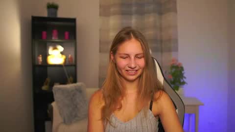 Emmie online show from December 20, 2:46 pm