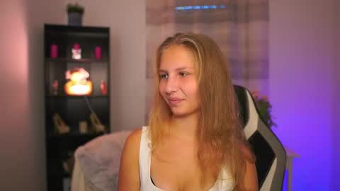 Emmie online show from October 24, 1:23 pm