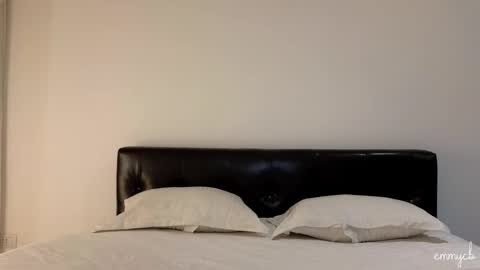 Em online show from January 10, 1:22 am