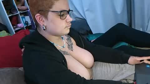 emo974136 online show from March 19, 5:13 am