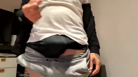 EMO online show from November 29, 4:58 pm