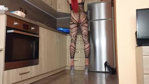 Empress Sara  online show from November 26, 5:42 pm