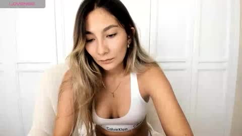 emyconneer online show from January 17, 7:44 pm