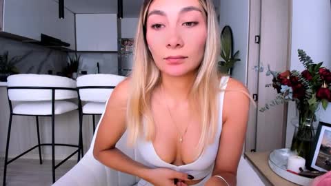 emyconneer online show from February 20, 2:24 pm