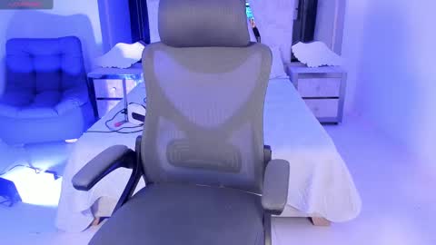 Emy Silver online show from February 9, 9:06 pm