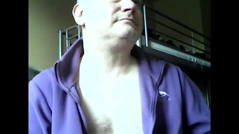 englishguysurrey online show from December 3, 10:56 am