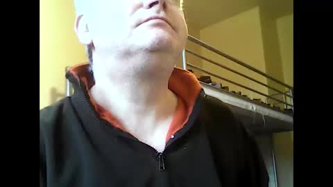 englishguysurrey online show from December 17, 9:49 am