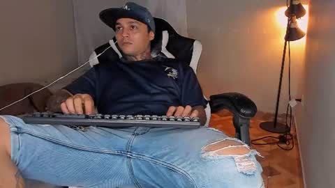 enjoymycock99 online show from June 28, 3:46 am