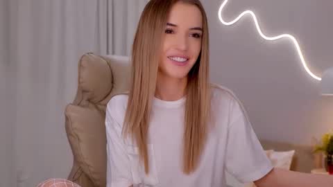 entya online show from February 14, 8:28 am