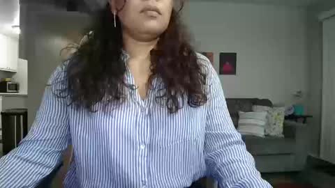 sheilyn online show from October 14, 2:25 am