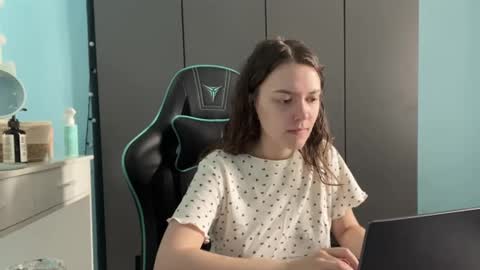 Lily online show from February 18, 2:11 am