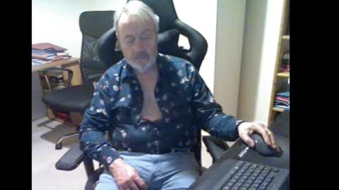 erasmus_d online show from November 7, 6:54 pm