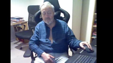 erasmus_d online show from February 7, 6:11 pm