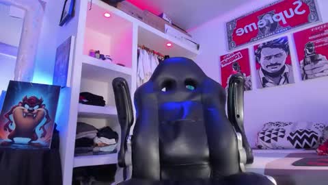 Tht BOSS Eren online show from November 20, 3:16 am