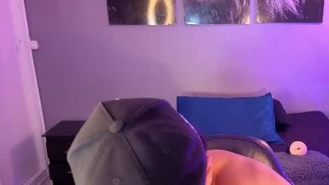 Erick  online show from May 8, 5:02 am