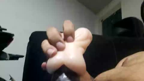 erik online show from February 1, 4:42 am