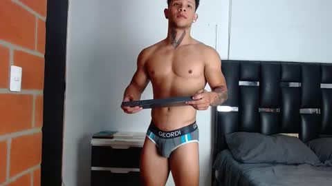 Snapshot of erosscott chatting on September 10, 1:56 pm Eros online show from September 10, 1:56 pm