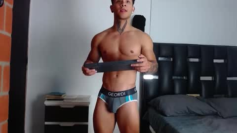 Snapshot of erosscott chatting on September 25, 4:47 pm Eros online show from September 25, 4:47 pm