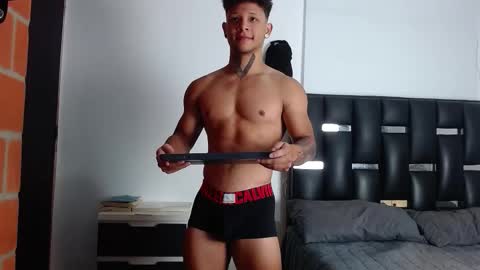 Snapshot of erosscott chatting on October 20, 3:50 pm Eros online show from October 20, 3:50 pm