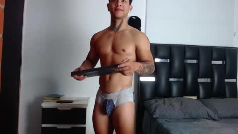 Snapshot of erosscott chatting on September 23, 2:11 pm Eros online show from September 23, 2:11 pm