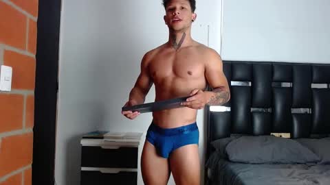 Snapshot of erosscott chatting on September 11, 3:57 pm Eros online show from September 11, 3:57 pm