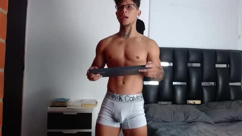 Snapshot of erosscott chatting on October 27, 4:40 pm Eros online show from October 27, 4:40 pm