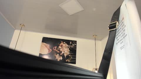 Escarlet online show from March 8, 4:39 pm