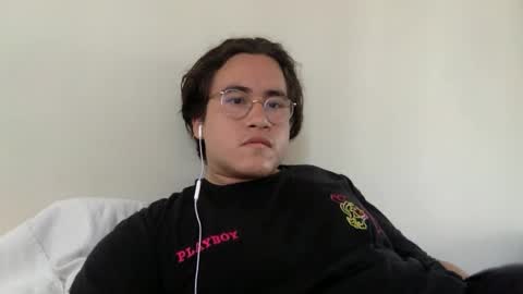 esiiiiiiiiis online show from May 29, 6:17 pm