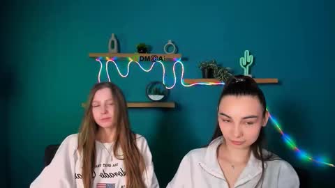 esme_moore_ online show from December 4, 9:31 am