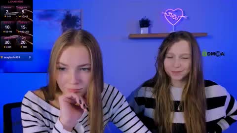 esme_moore_ online show from November 7, 9:56 am