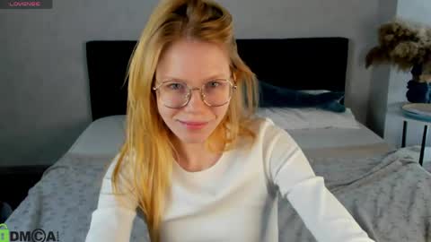 Esme Runn online show from May 13, 3:05 am